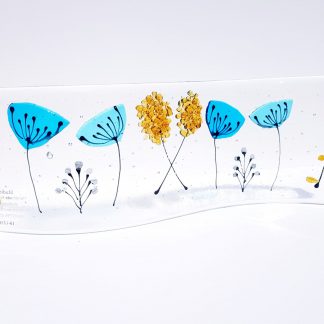Freestanding wavy panel
